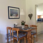 Essbereich und Blick in die Küche Ferienhaus Roese
